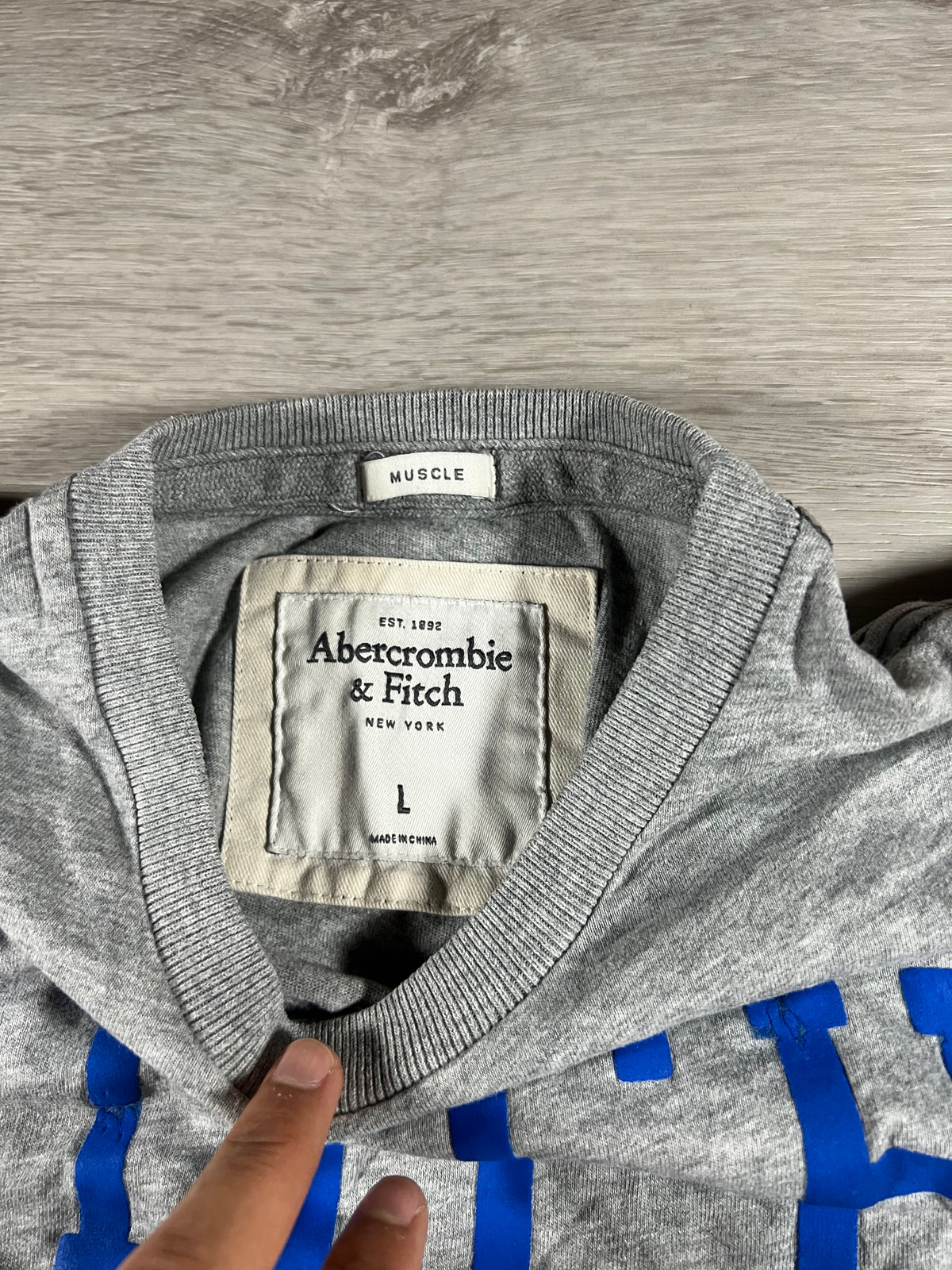 Abercrombie & Fitch 2000s muscle fit print tee L