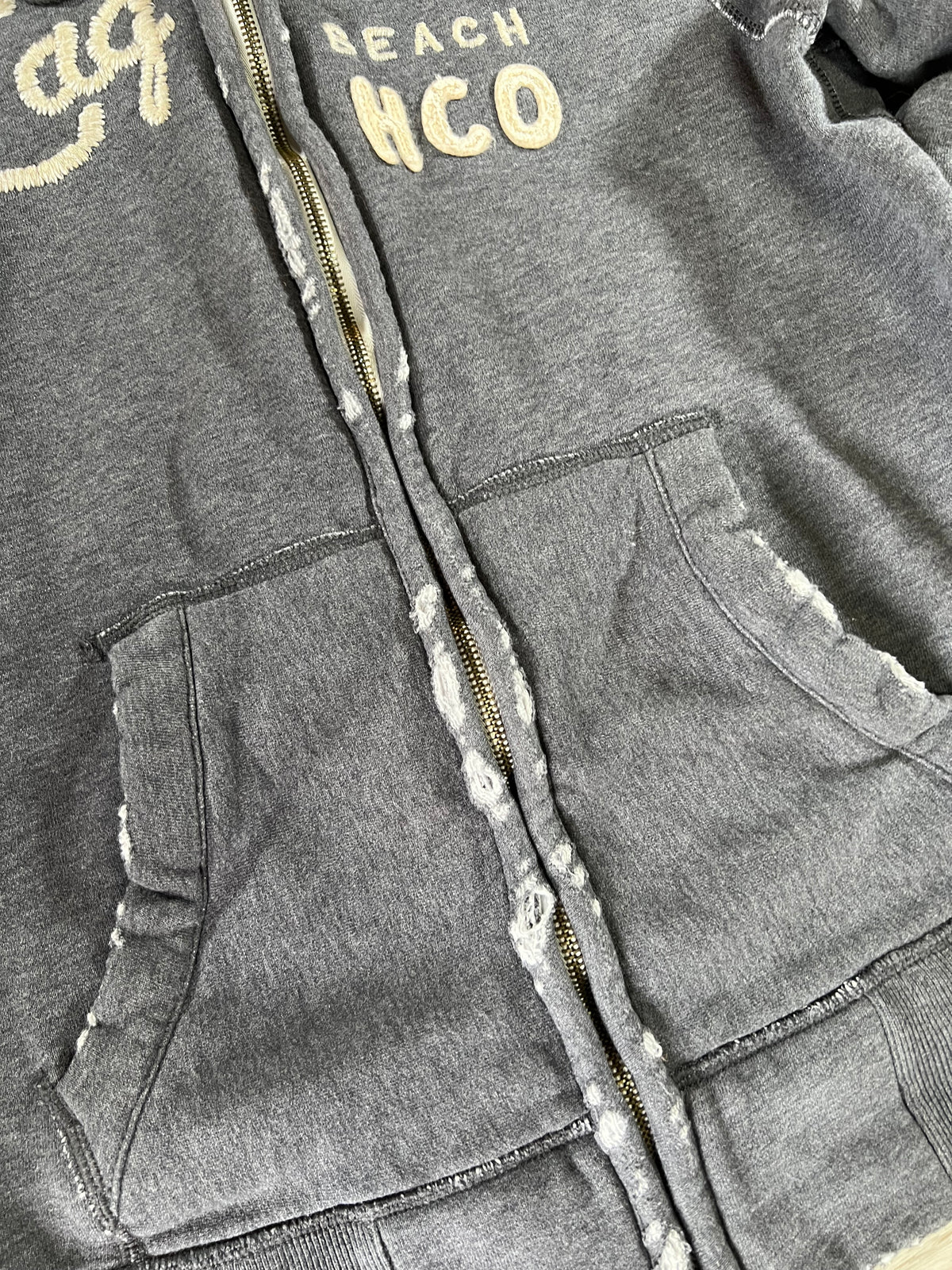 Hollister 2000s slim fit zipper distressed S