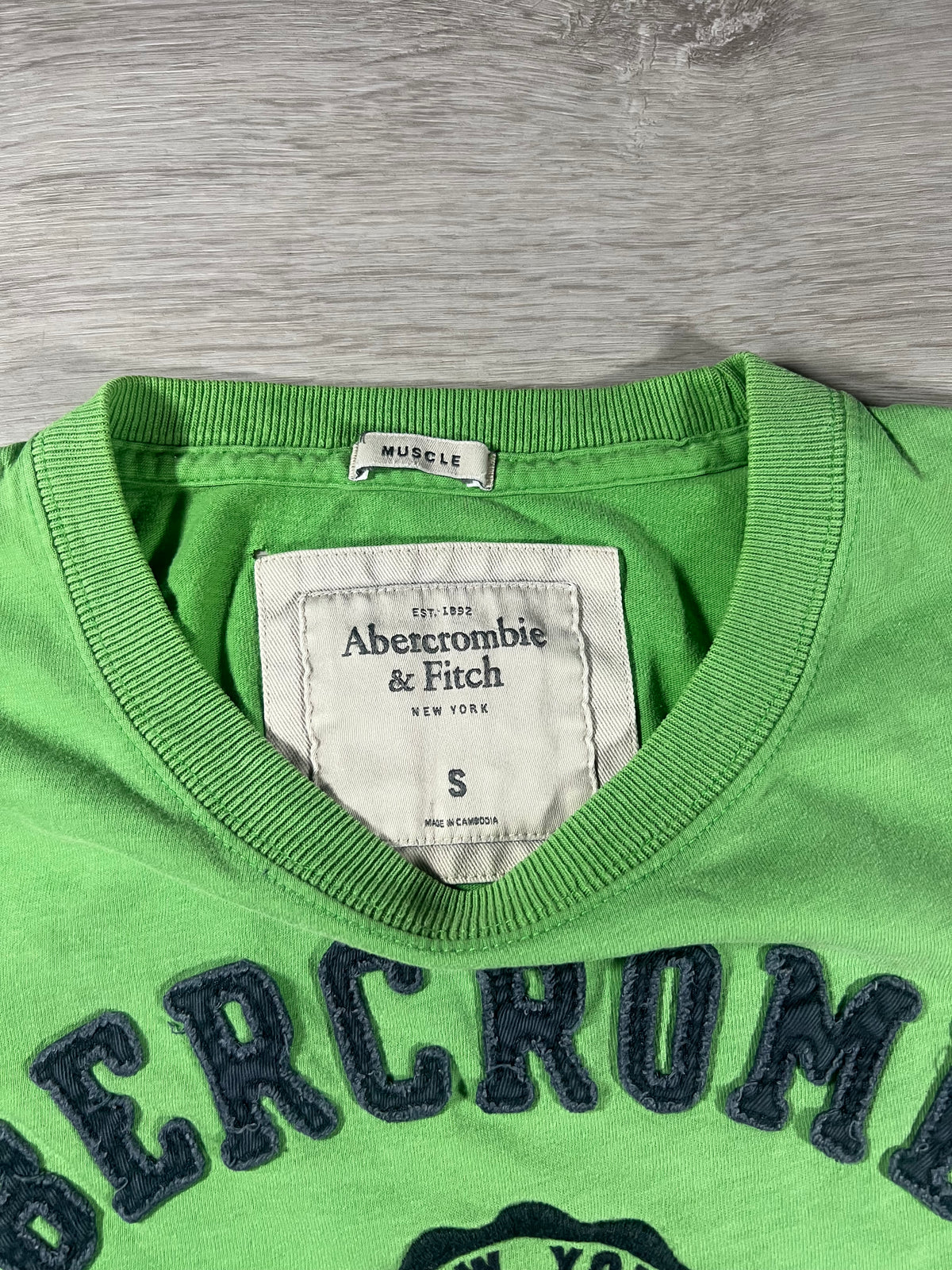 Abercrombie & Fitch 1892 seal muscle fit tee S