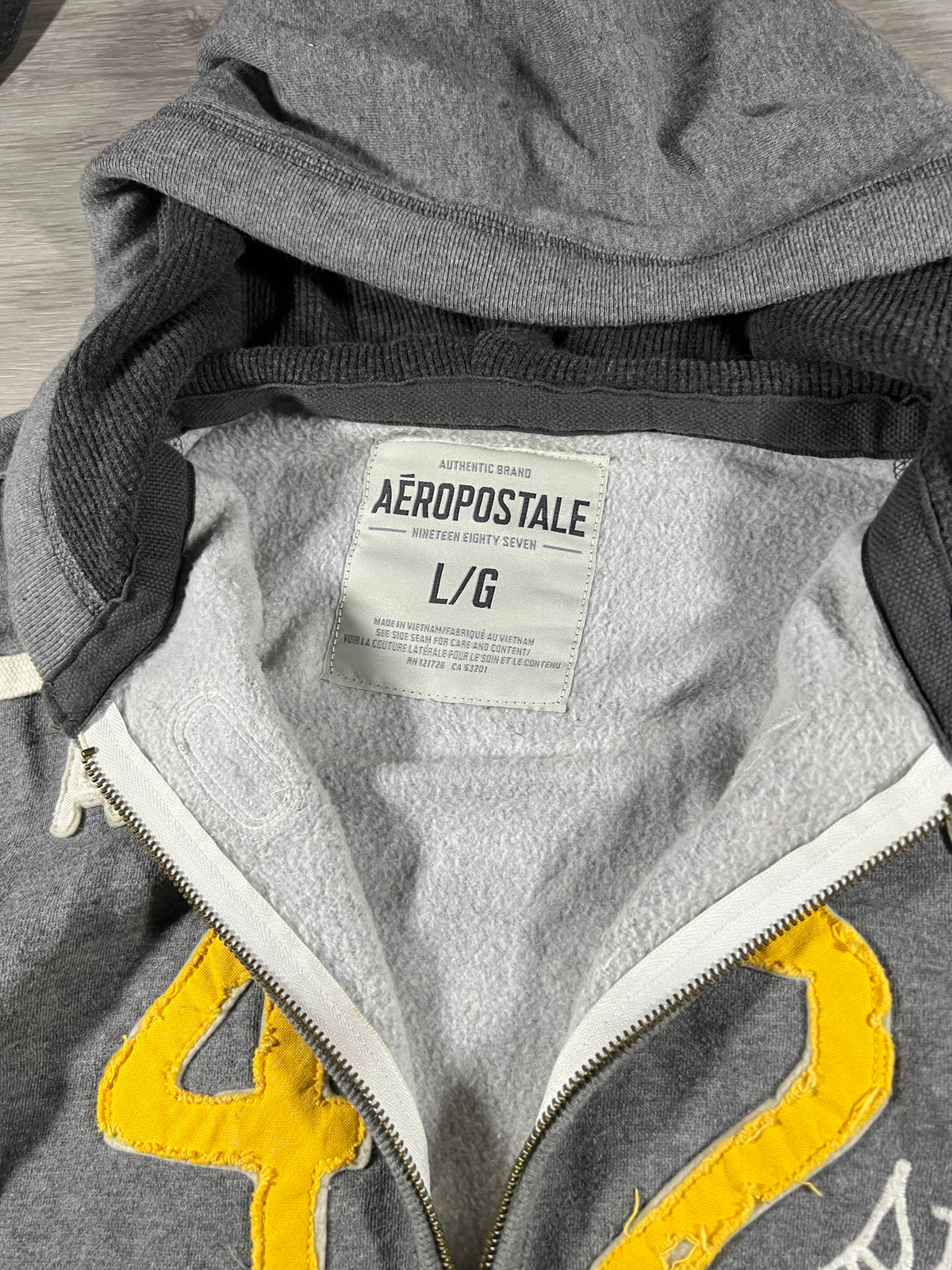 Aeropostale 2000s printed slim fit zipper L