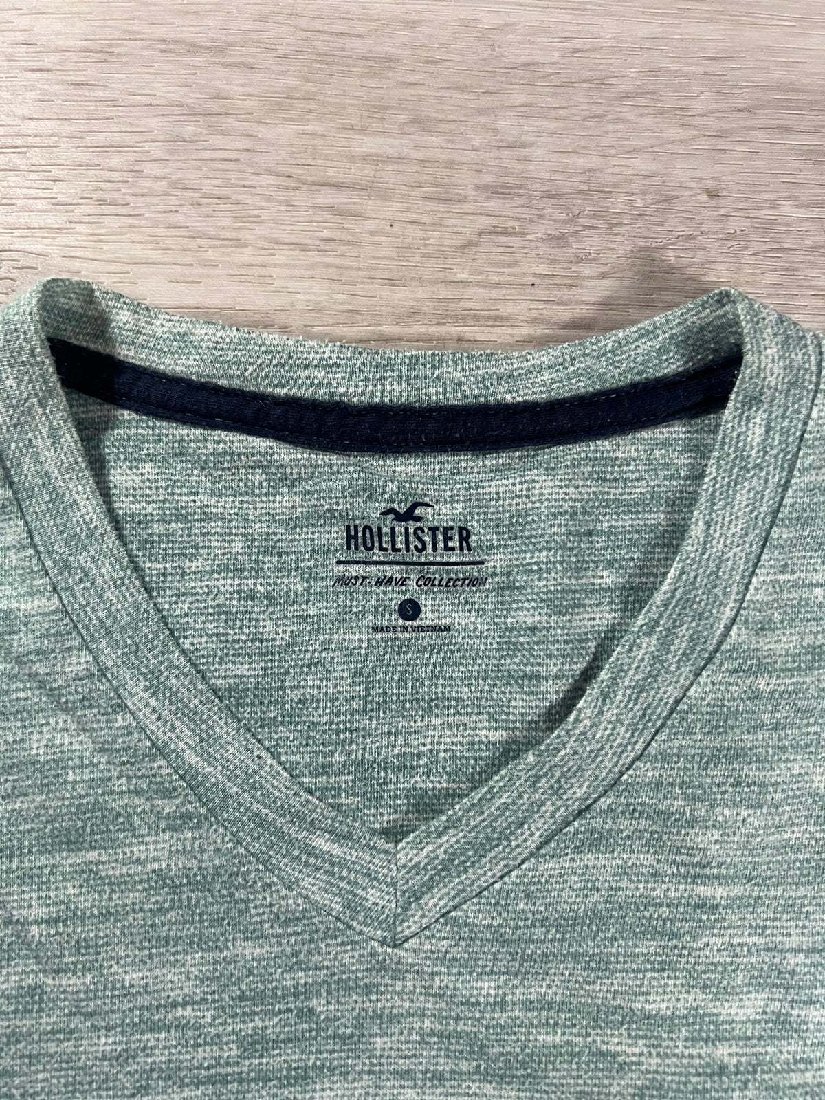 Hollister slim fit tee S