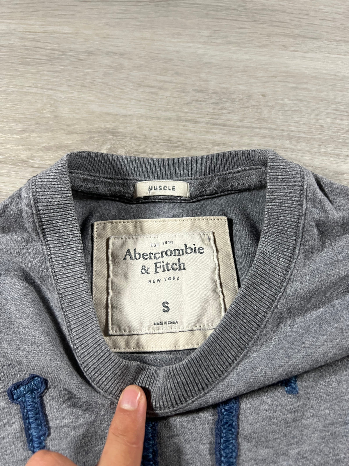 Abercrombie & Fitch 2000s slim muscle fit tee S
