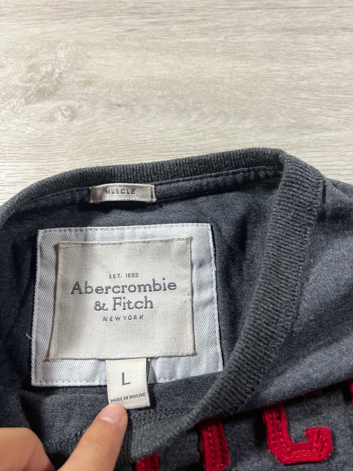 Abercrombie & Fitch muscle fit tee L