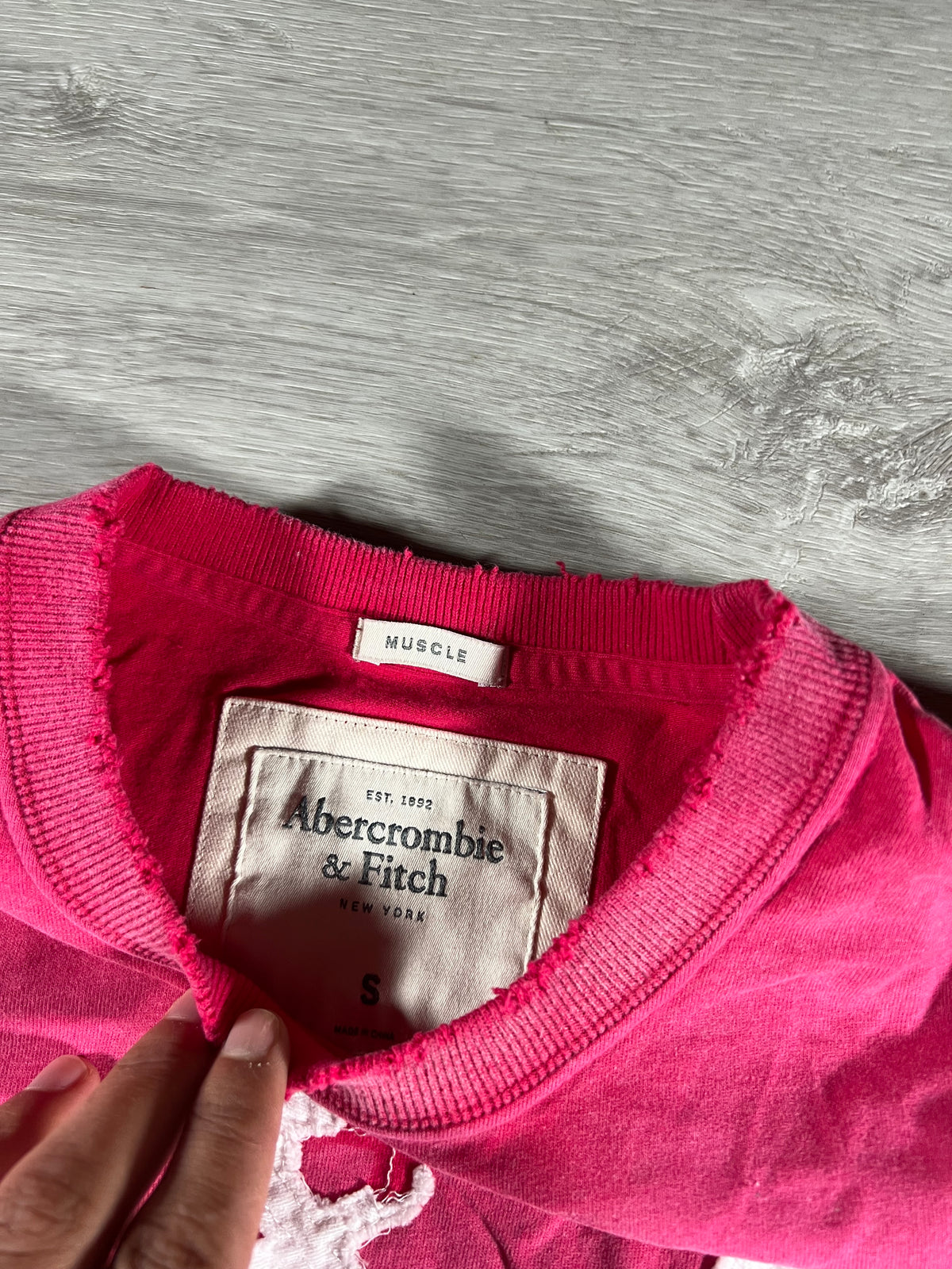Abercrombie & Fitch 90s distressed muscle slim fit tee S