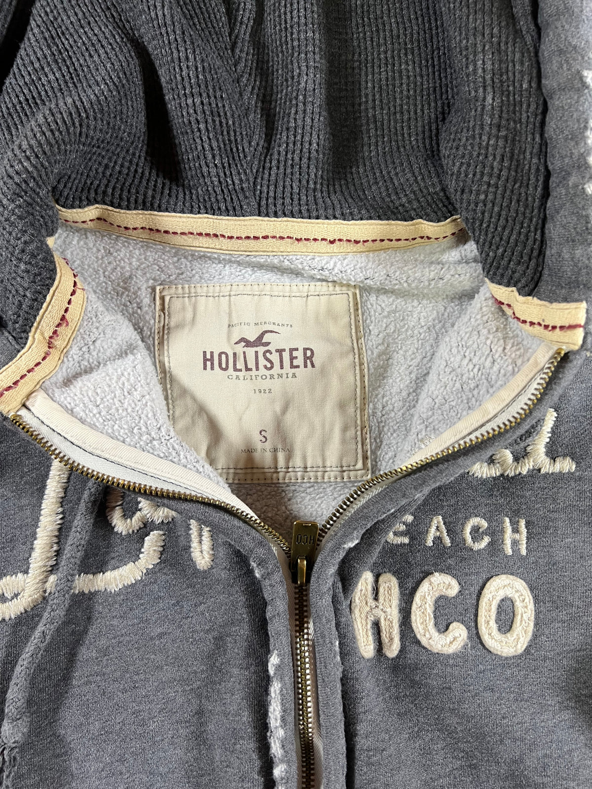 Hollister 2000s slim fit zipper distressed S