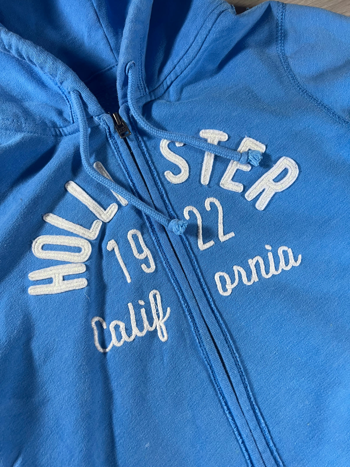 Hollister 2000s slim fit zipper hoodie S
