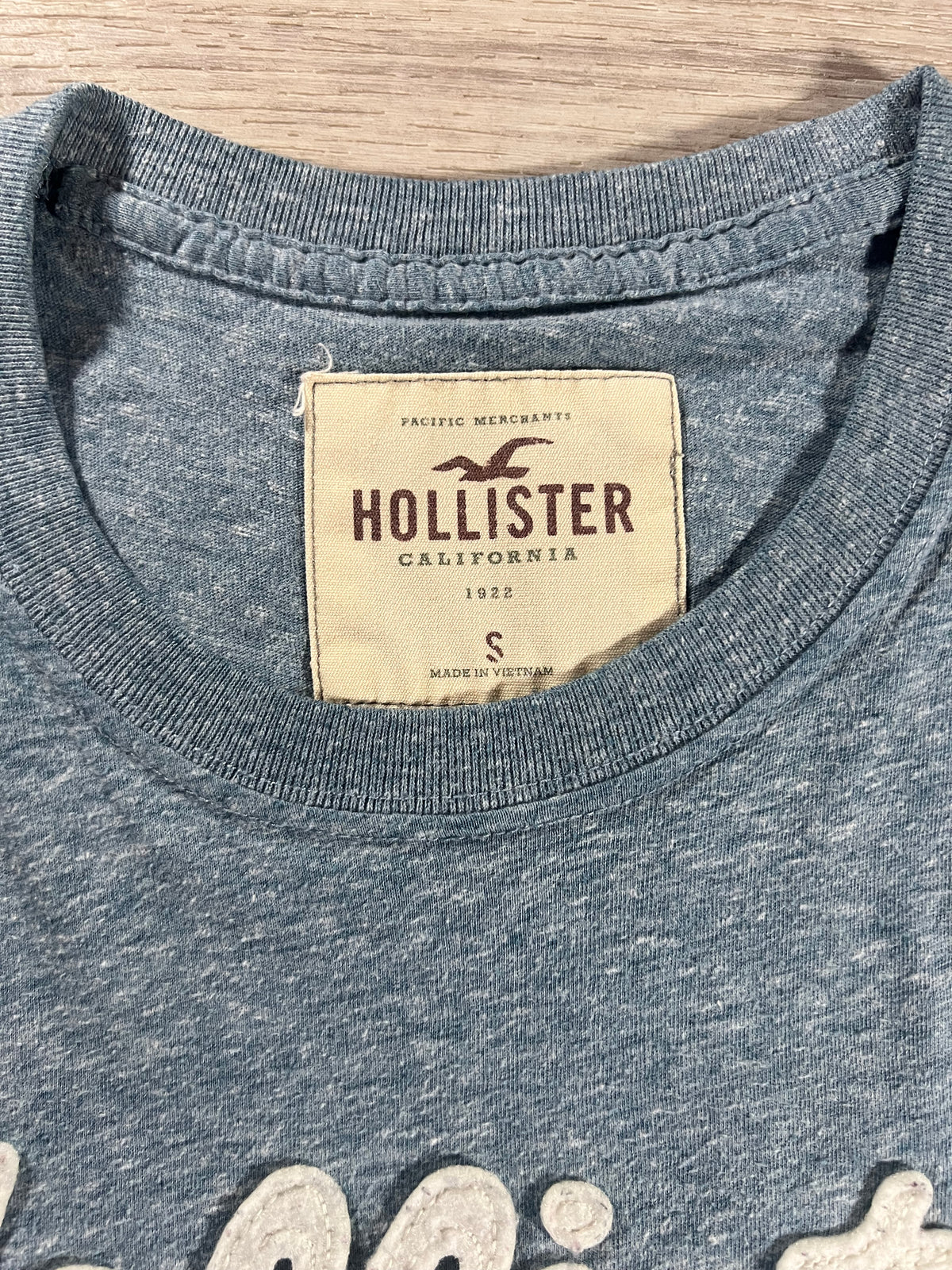 Hollister slim fit tee S